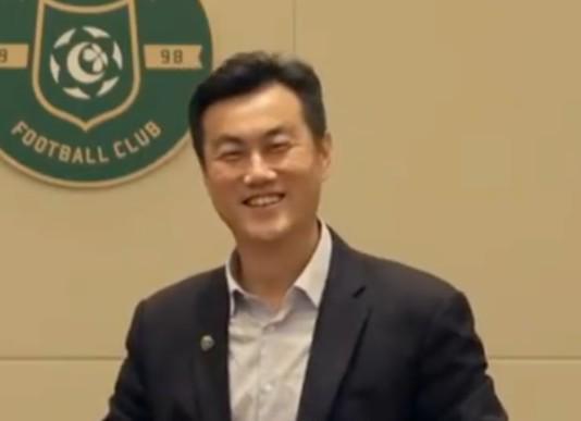 华体会app-焦凤波：职业联赛要感谢村超和苏超，足球的氛围需要一起烘托