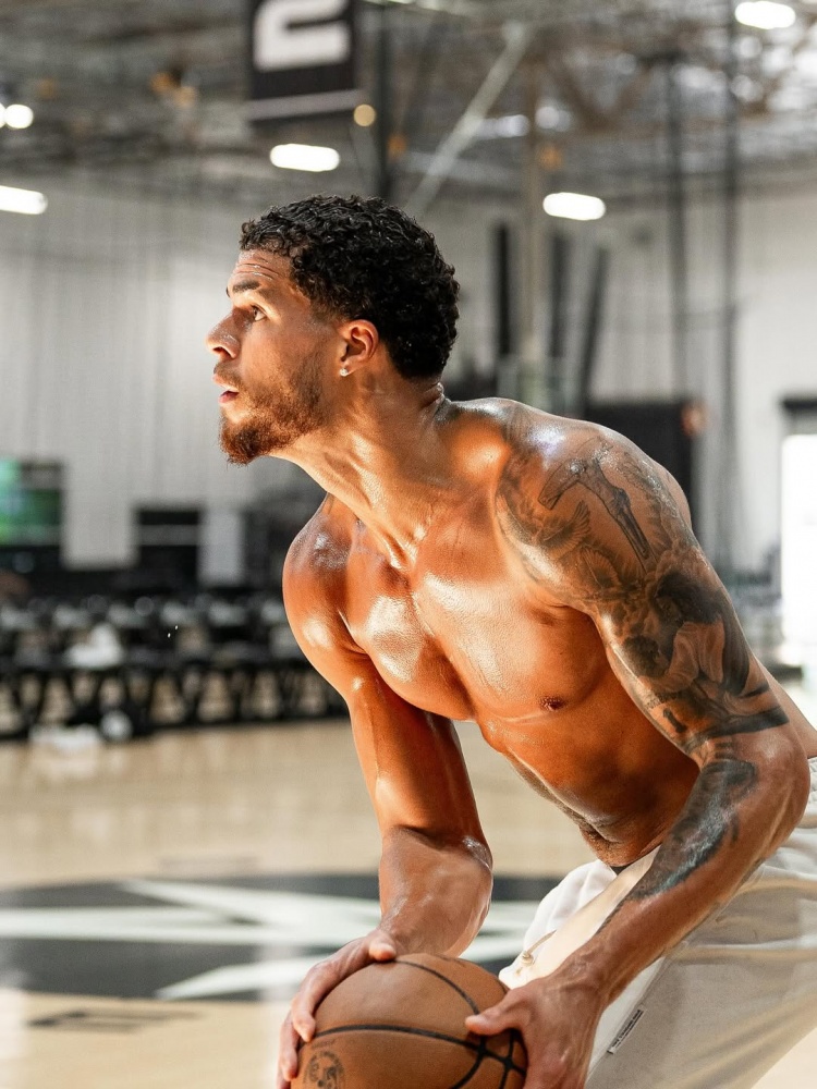 HTH华体会-不只是两性专家！小波特在社媒晒训练照 大秀肌肉