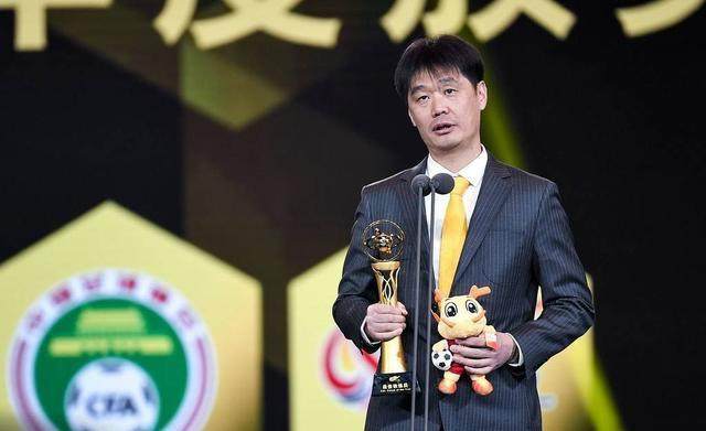 华体会体育-京媒：李霄鹏非过渡主帅 国足新教练组或中西合璧